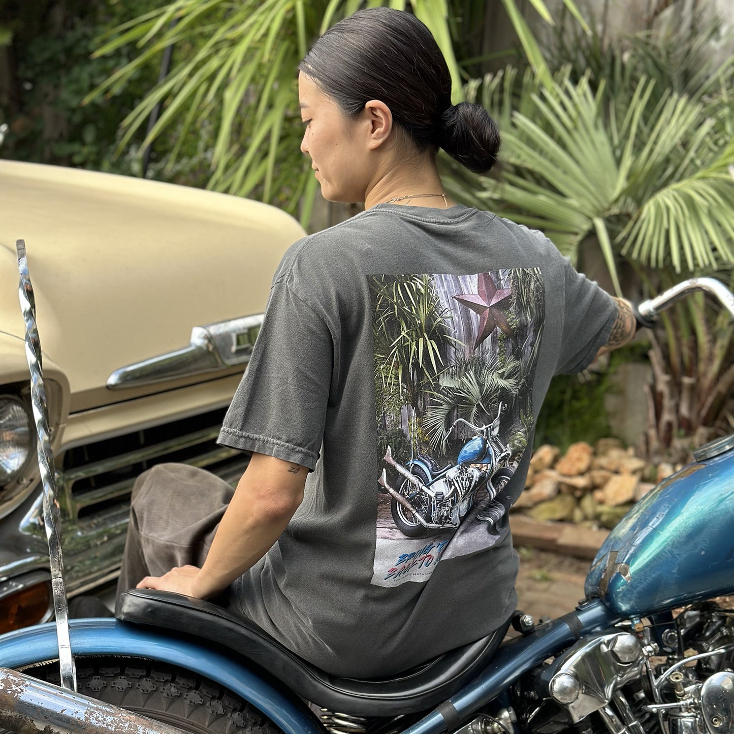 "DAISY'S CHOPPER" PHOTO S/S Tshirts - PEPPER
