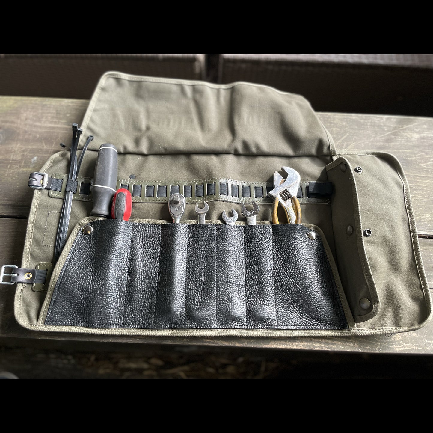 BG VINTAGE CANVAS TOOL ROLL - BLACK BELT