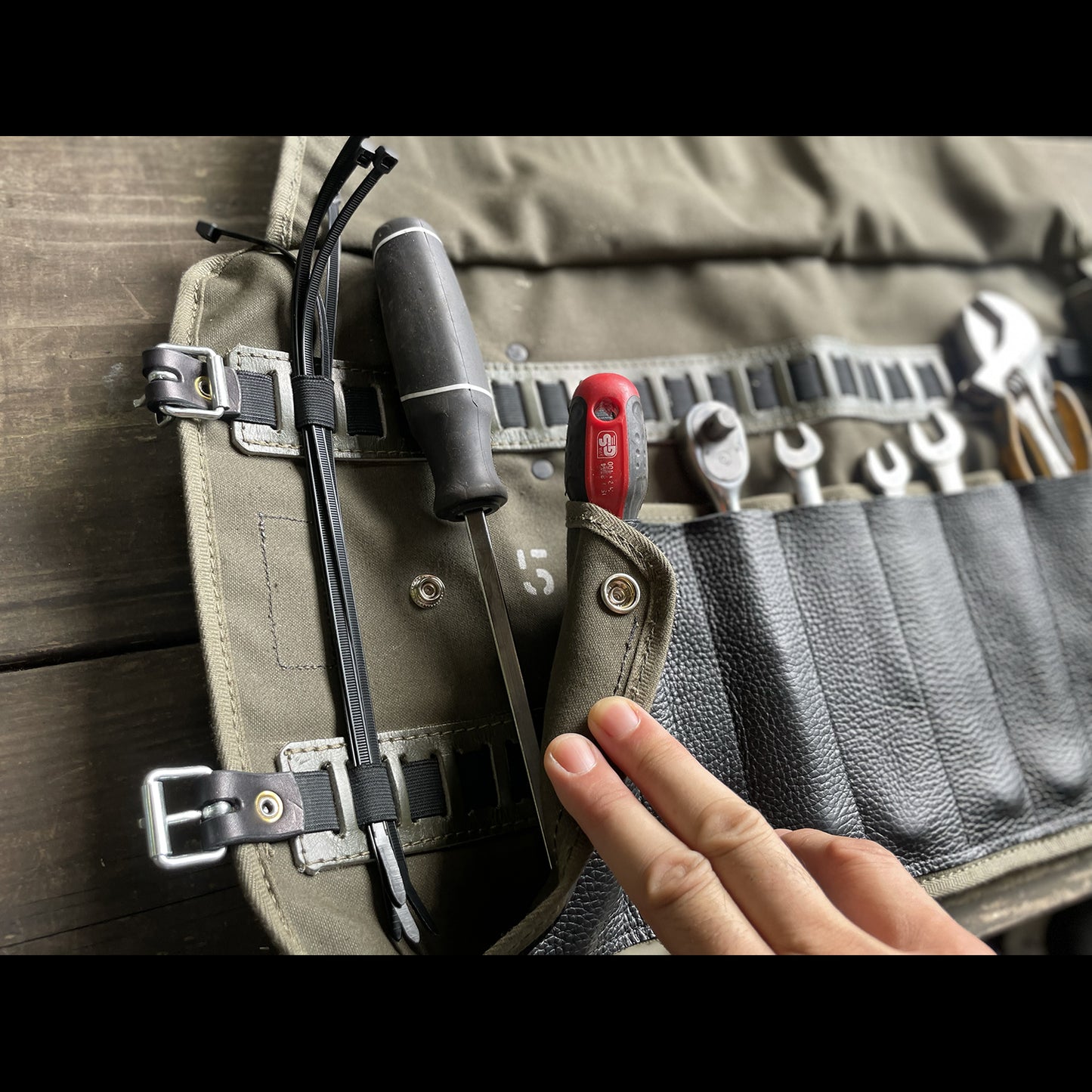 BG VINTAGE CANVAS TOOL ROLL - BLACK BELT