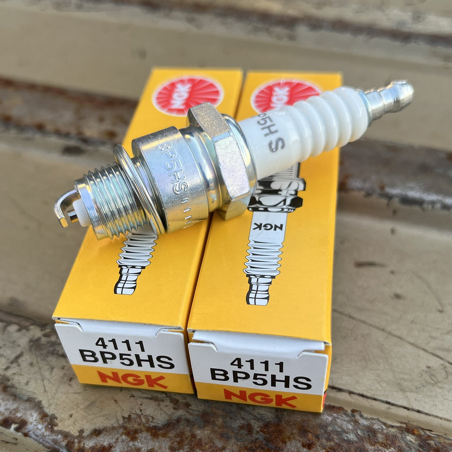 NGKスパークプラグ - BP5HS 【4111】